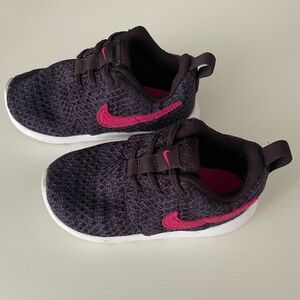 Nike Toddler Knit Runners - like new!